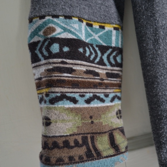 Women's Long Grey Shirt Size Large - Picture 4 of 5